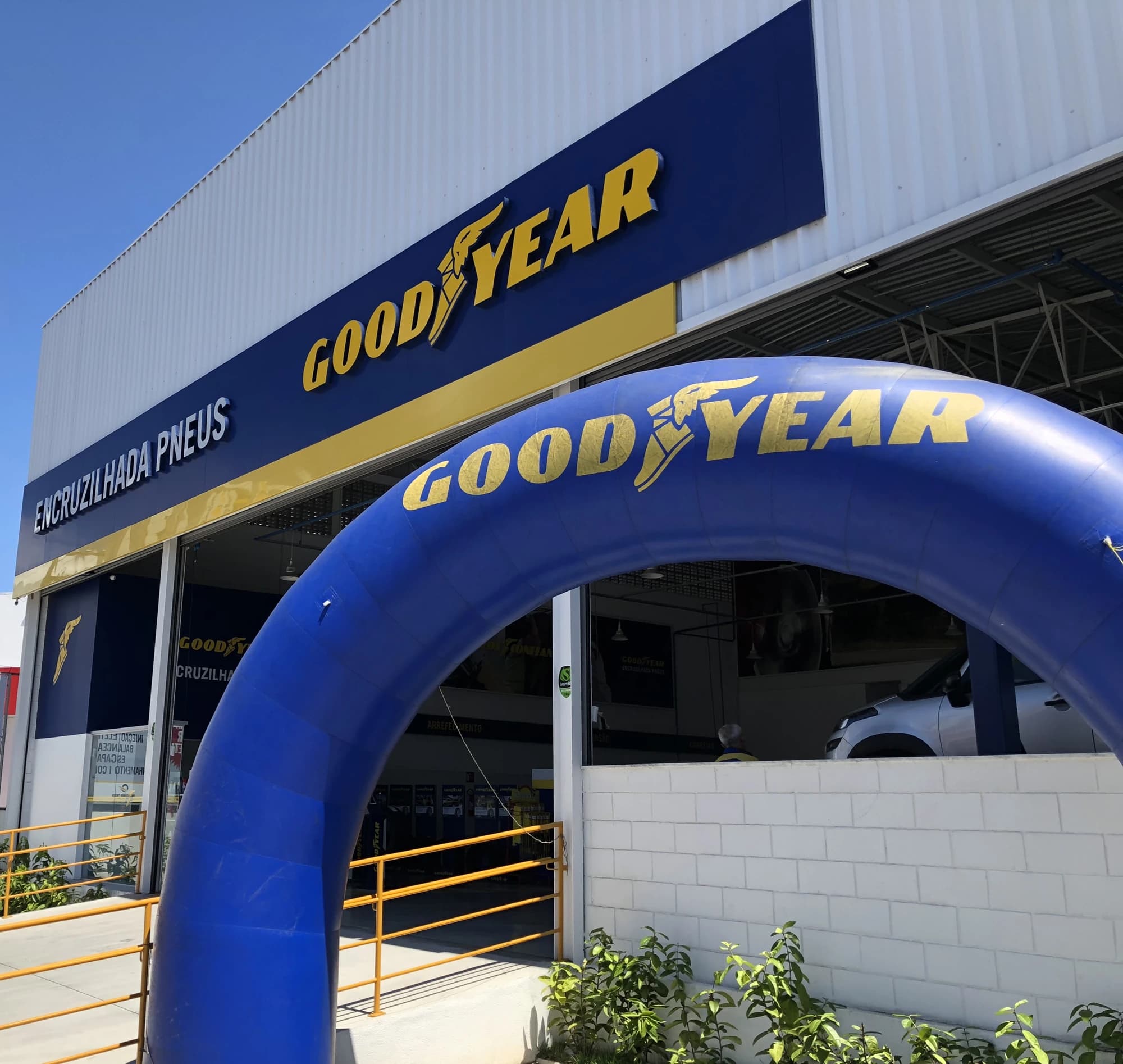 Fachada da loja Piedade, Encruzilhada Pneus Goodyear